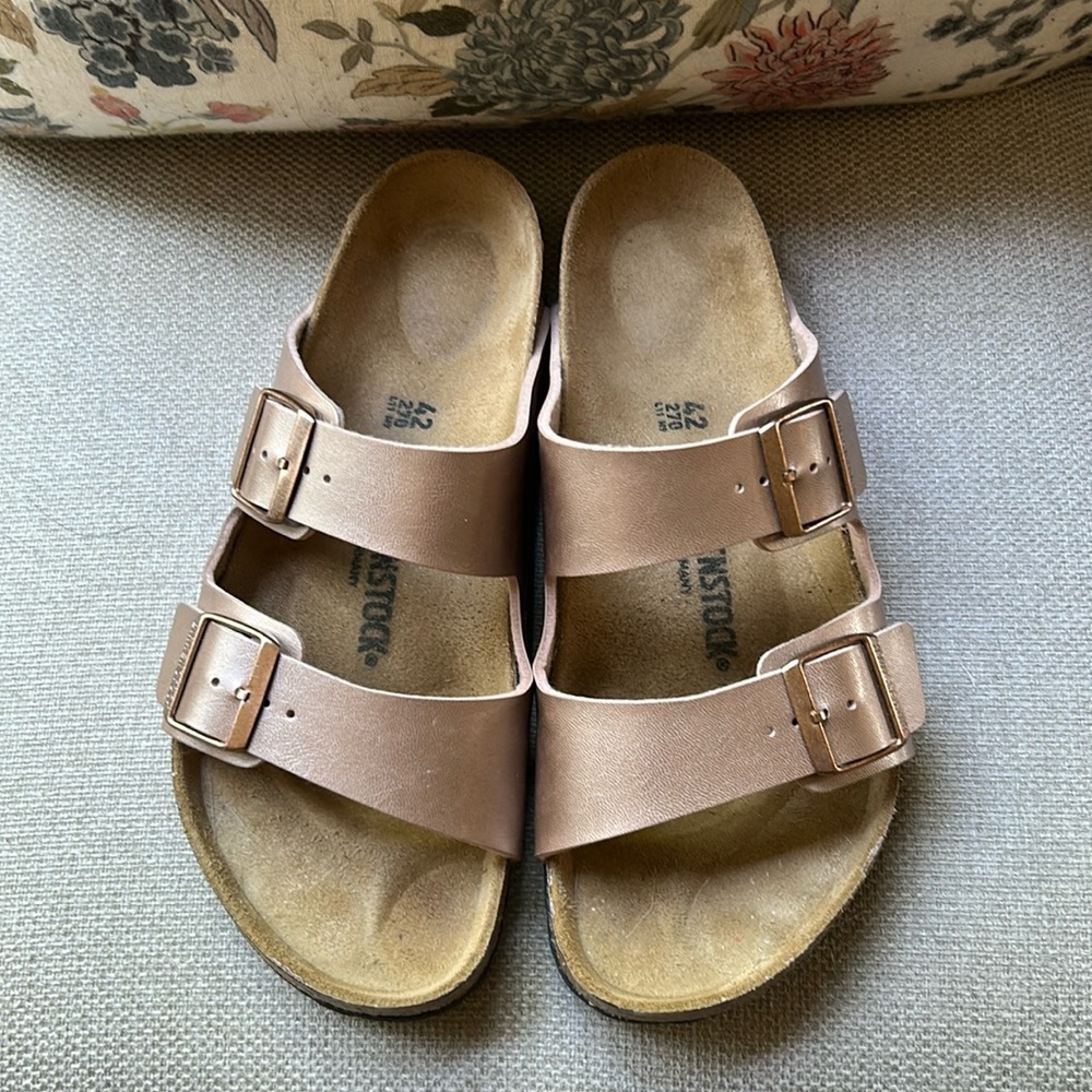 EUC Birkenstock Arizona Rose Gold